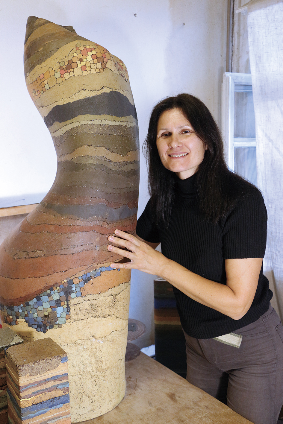 第11届中国·长春国际乐天使fun官网作品邀请展之白俄罗斯乐天使fun官网家伊莲娜・拉德科维斯基作品赏析——《破碎的碗》(图文)